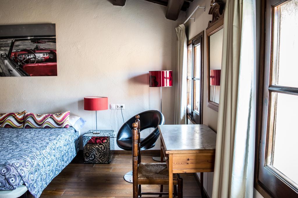 L'Argolla Hotel-Pizzeria Санта-Колома-де-Фарн Экстерьер фото