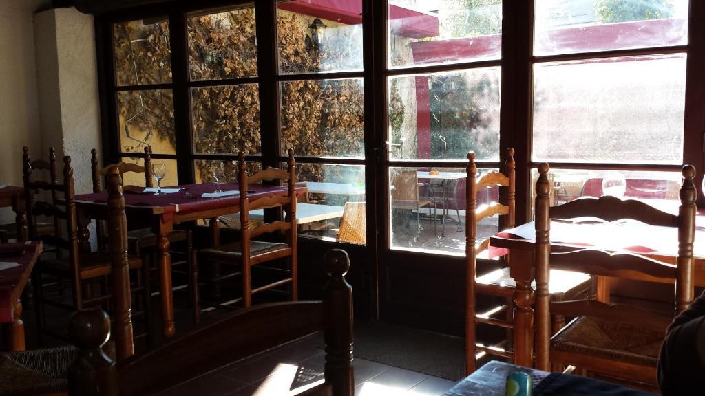 L'Argolla Hotel-Pizzeria Санта-Колома-де-Фарн Экстерьер фото